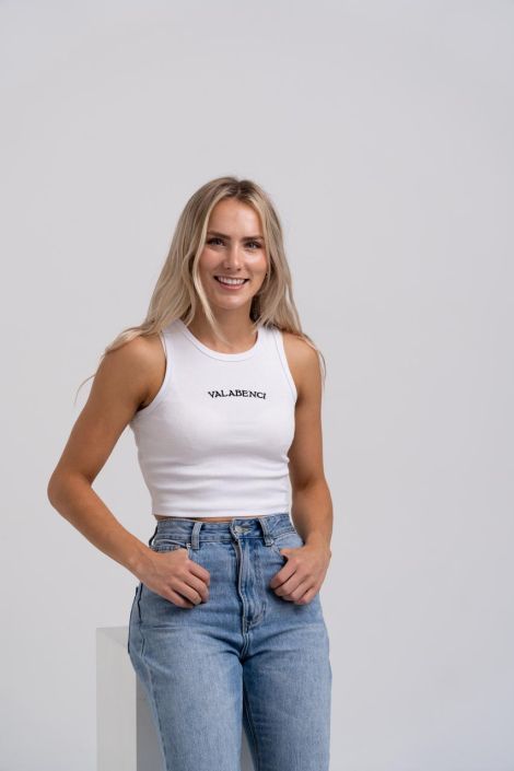 Fashion Photographer North Shore Professional model portfolio headshot - Auckland Fashion Studio: Blond Woman wearing a white top and a jeans