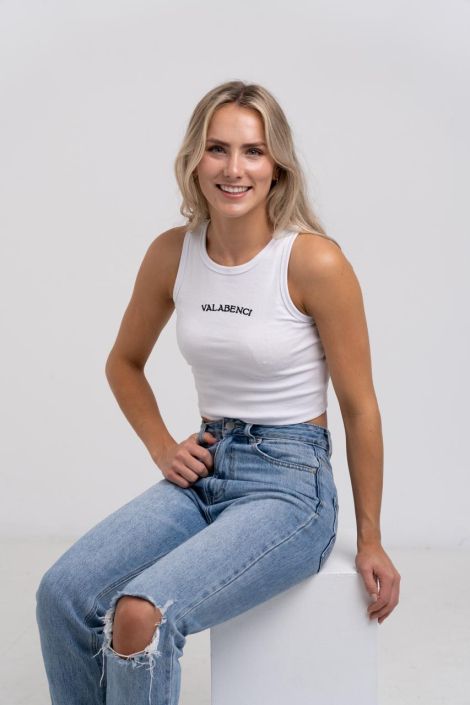 Fashion Photographer North Shore High-end editorial fashion shoot at Wow Photography Studio: Blond Woman wearing a white top and a jeans