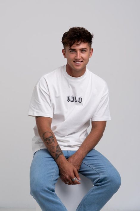 Fashion Photographer North Shore Professional model portfolio headshot - Auckland Fashion Studio: A man wearing a jeans