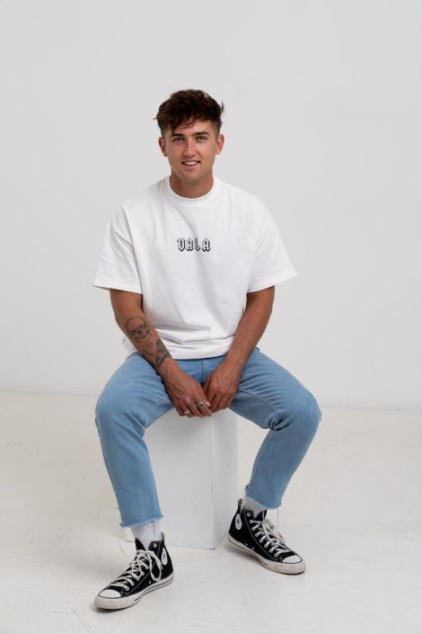 Fashion Photographer North Shore Professional model portfolio headshot - Auckland Fashion Studio: A man wearing a jeans