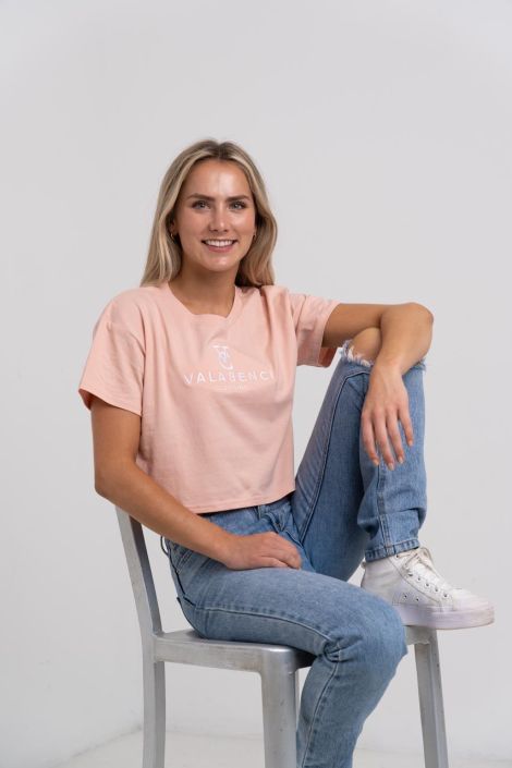 Fashion Photographer North Shore Professional model portfolio headshot - Auckland Fashion StudioBlond Woman wearing a pink top and a jeans