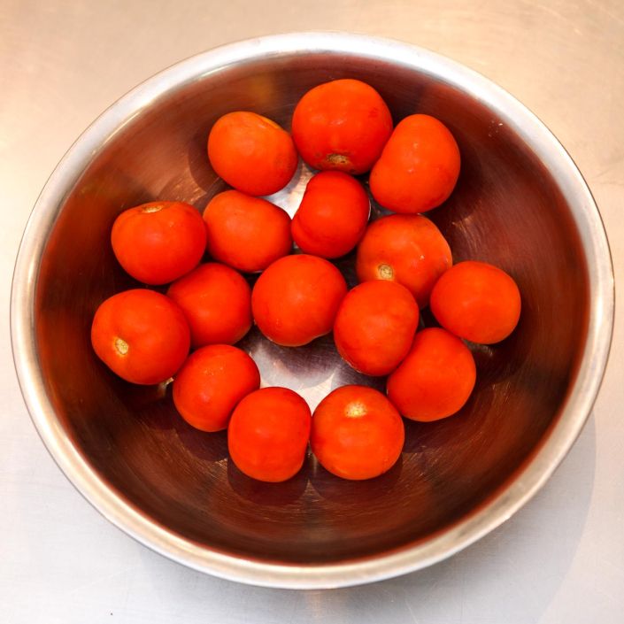 Commercial product photography for Offa bakery: Tomatoes in a bowl